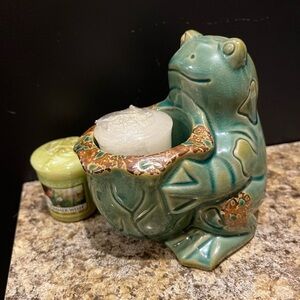 Charming Green Frog Votive Candle Holder with 2 Yankee Candle Votives